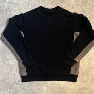 ALO Yoga Black and Gray Crewneck Sweater